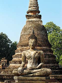 'Buddha Statue, Sukhothai Style, Wat Mahathat / Sukhothai' by Asienreisender